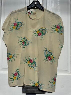 ESCADA WHITE LABEL WEST GERMANY CREAM COLOR FLORAL SILK BLOUSE SIZE 42 LARGE
